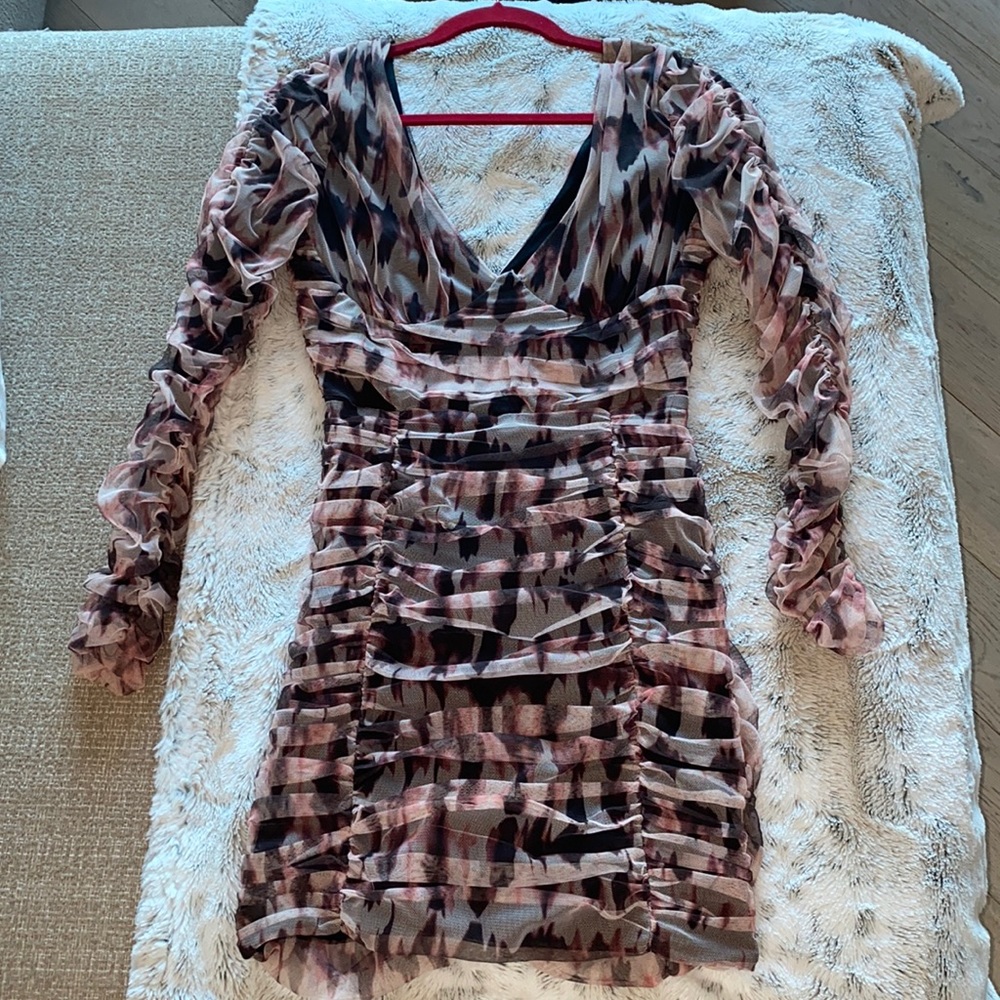 Very flattering long sleeve dress